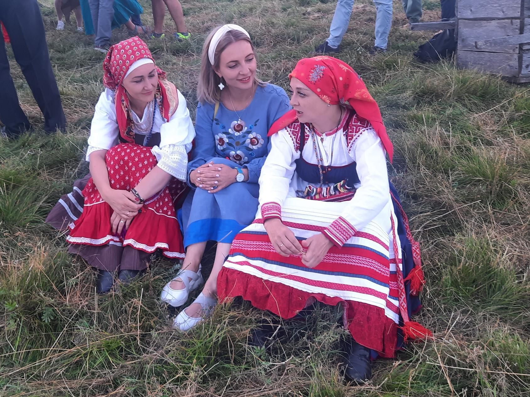 Александра Яковлева, заместитель директора парка, с участницами
ансамбля «То да Сё»