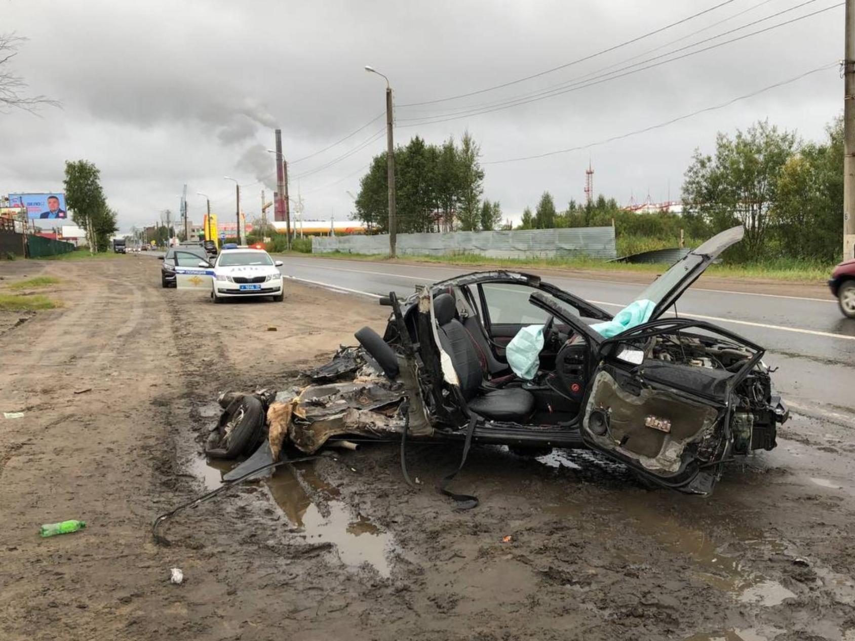 Под Северодвинском пассажирский автобус столкнулся с легковым автомобилем