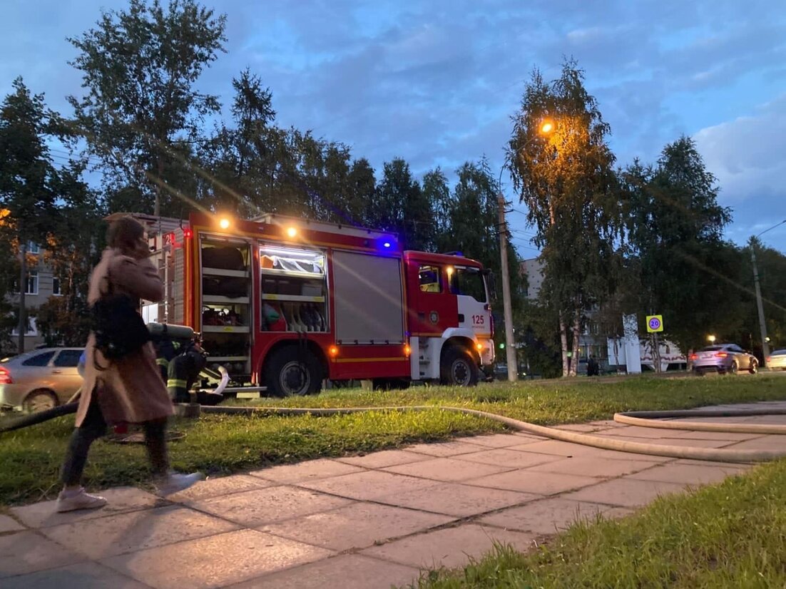 Что горело в архангельске. Пожар в квартире. Служба спасения Поливаного Архангельск. Сгоревшие дома в Архангельске. Архангельск.