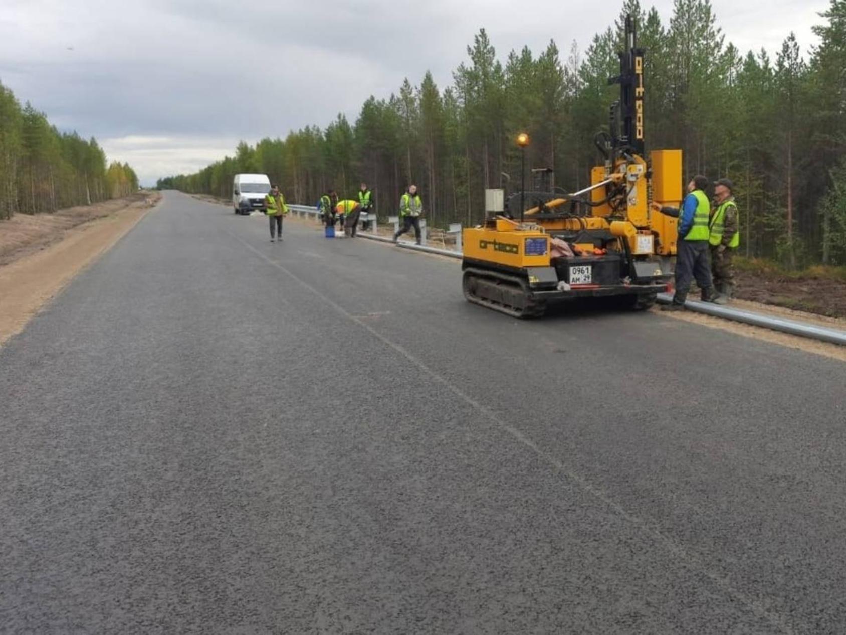 Завершена укладка асфальта на первом ремонтируемом отрезке трассы  Архангельск — Онега