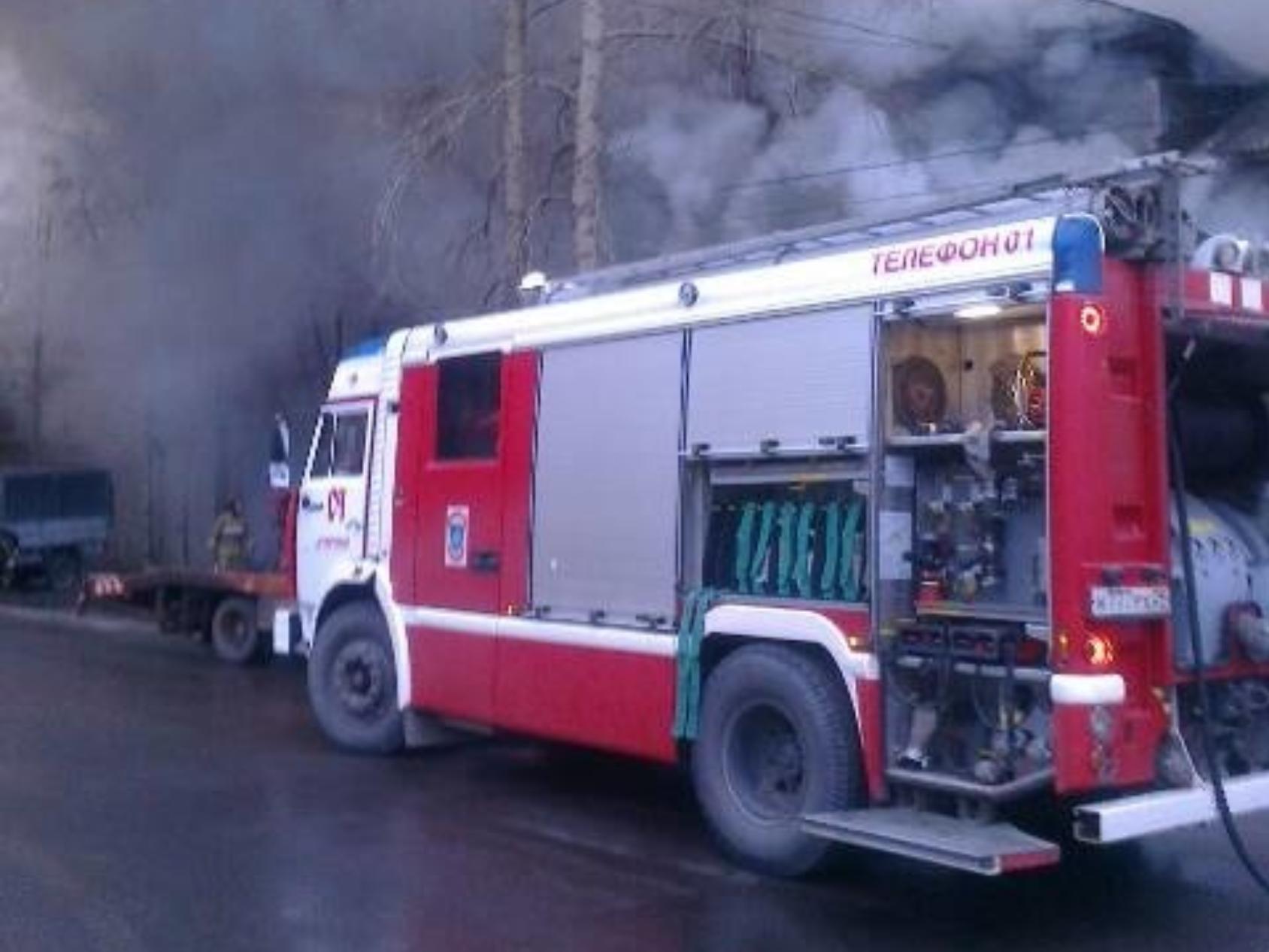 Ночной пожар в Северодвинске повредил вещи и закоптил стены